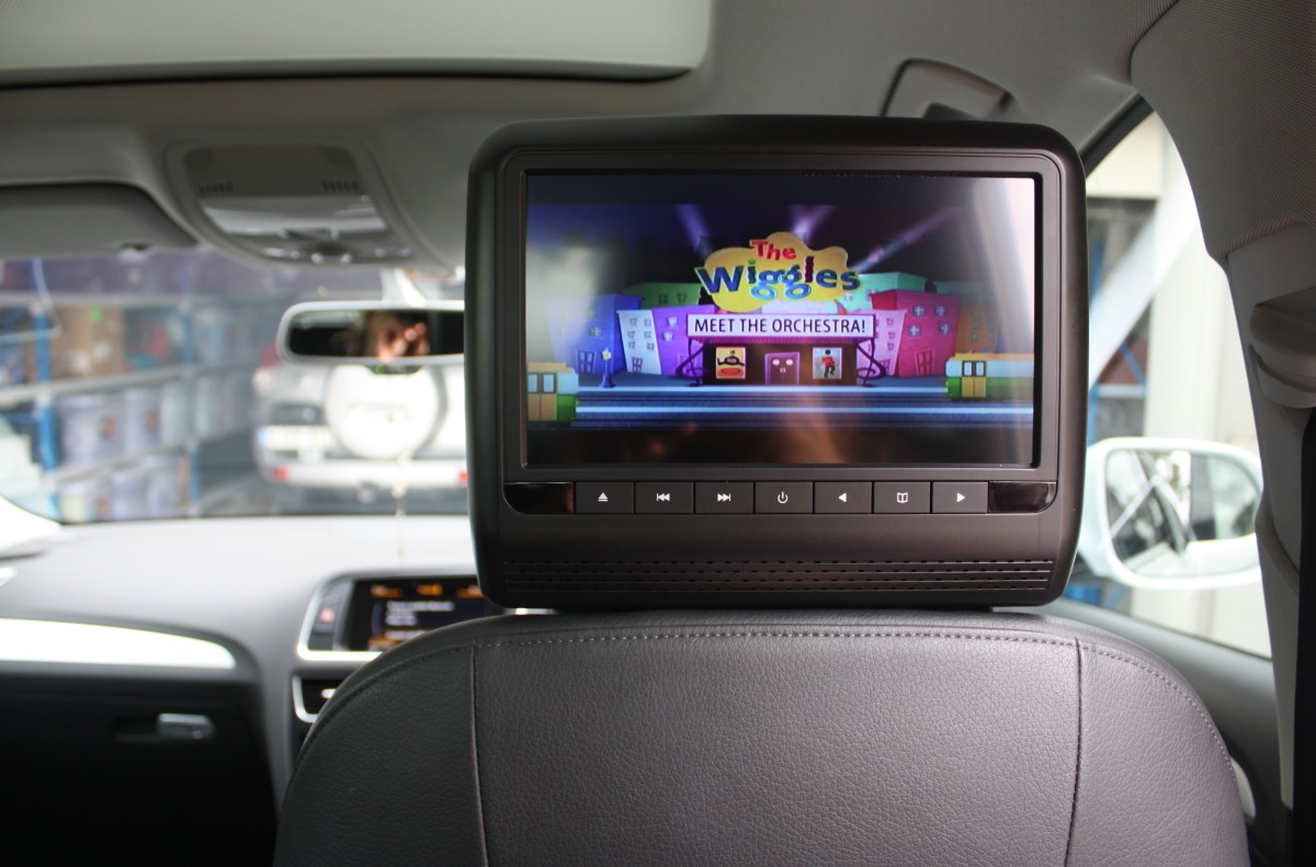 Q5 2015 9" Headrest DVD Players Creative Installations