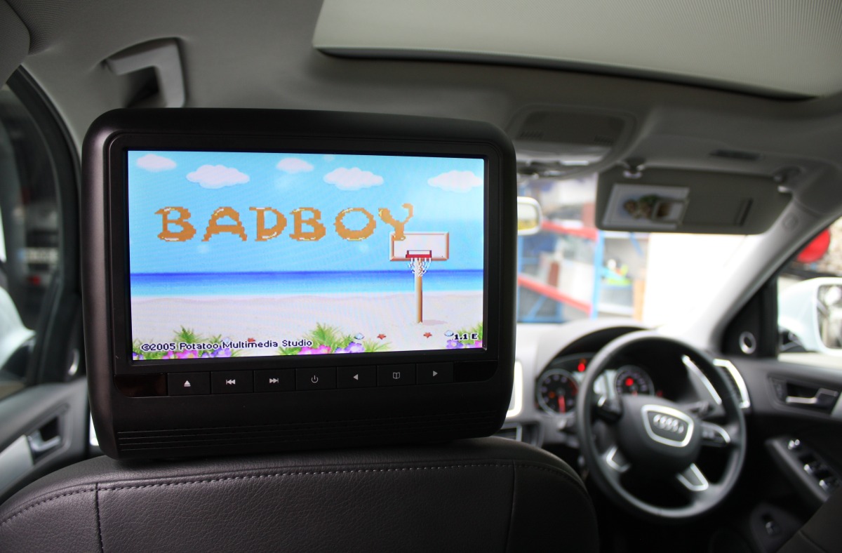 Q5 2015 9" Headrest DVD Players Creative Installations
