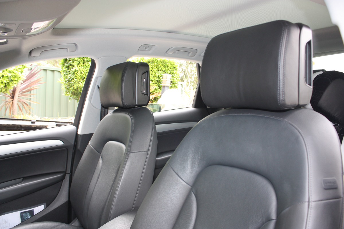 Q5 2015 9" Headrest DVD Players Creative Installations