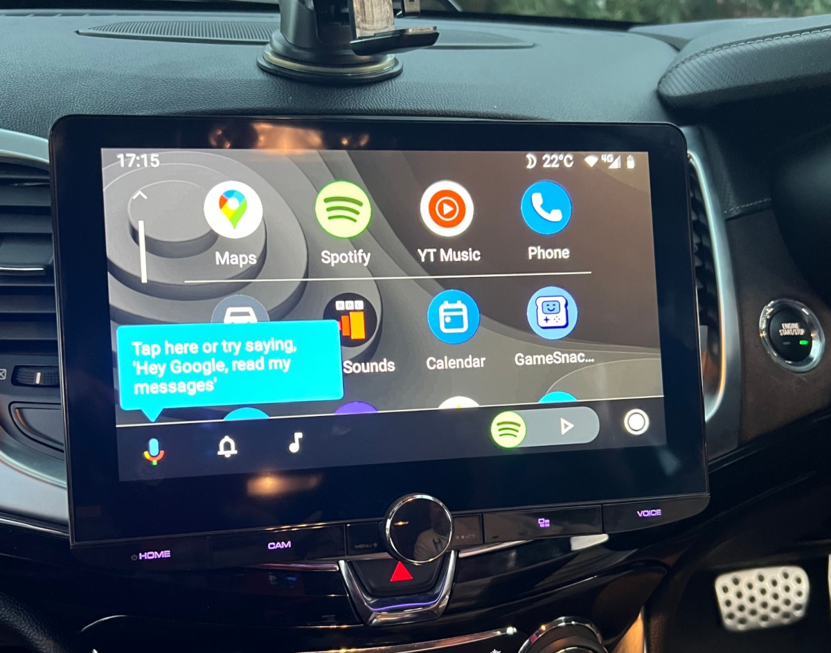 Commodore 2017 Kenwood DMX9720XDS Head Unit Creative Installations