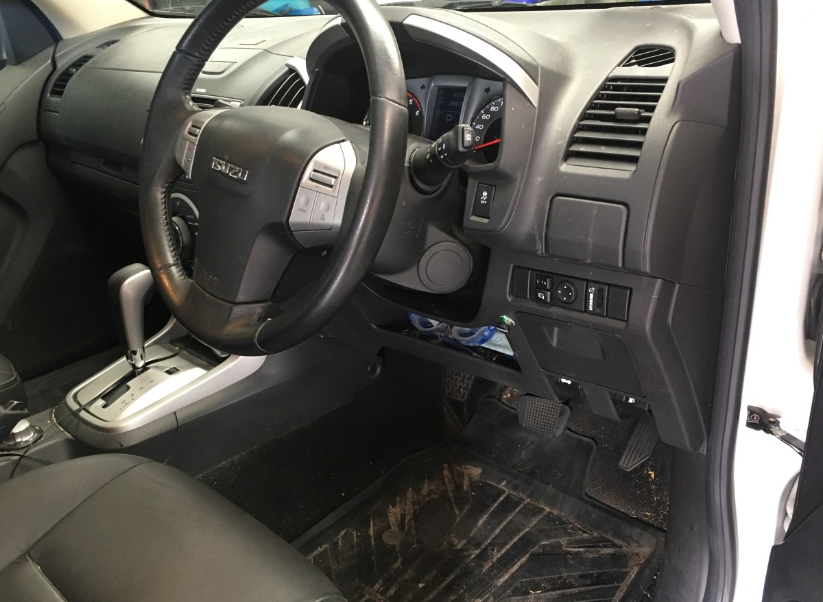 MUX 2015 REDARC Electric brake controller Creative Installations