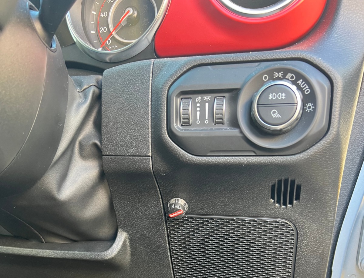 Gladiator 2022 REDARC Electric Brake Controller Creative Installations