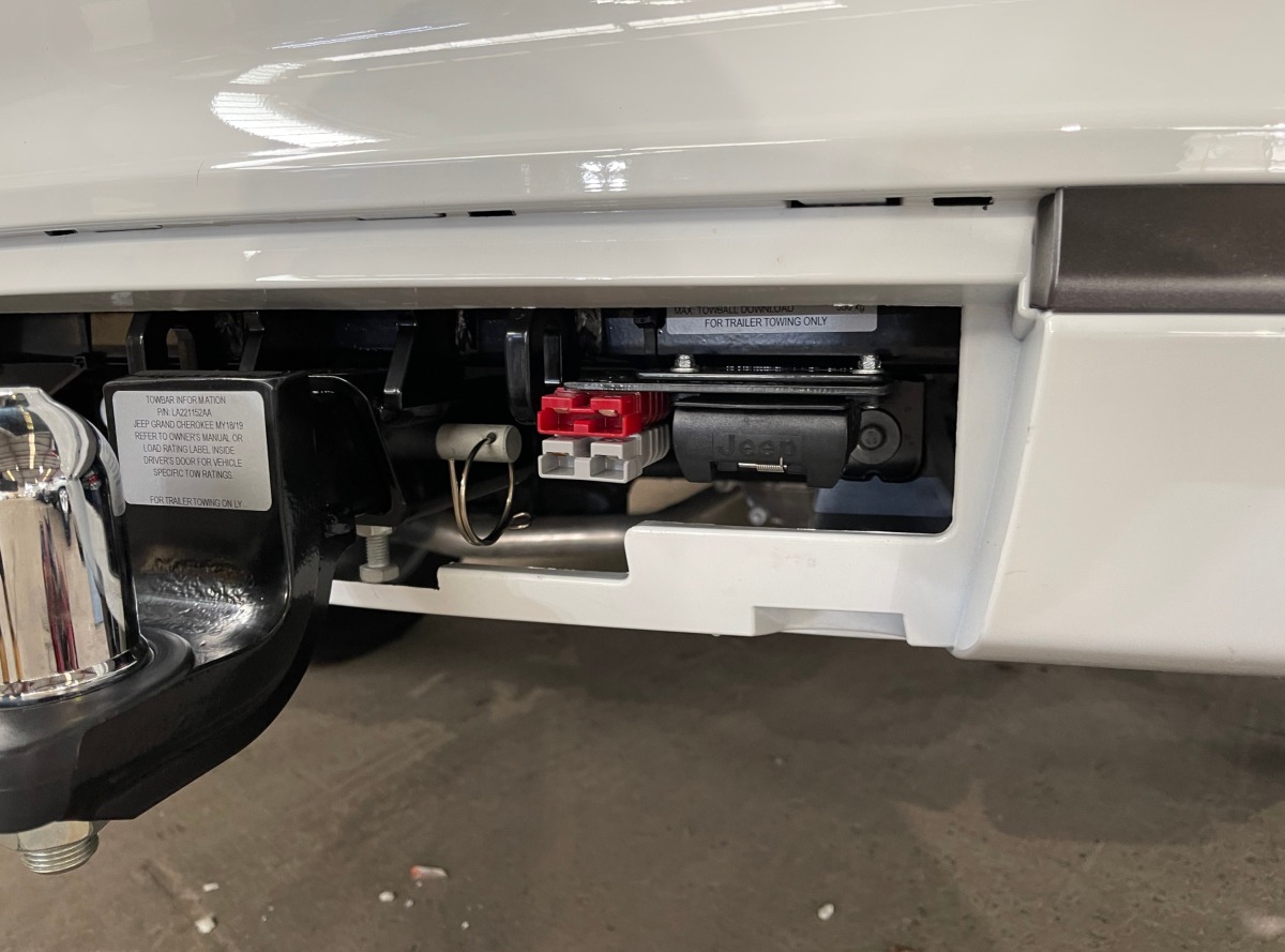 Grand Cherokee 2020 Anderson Plugs Creative Installations