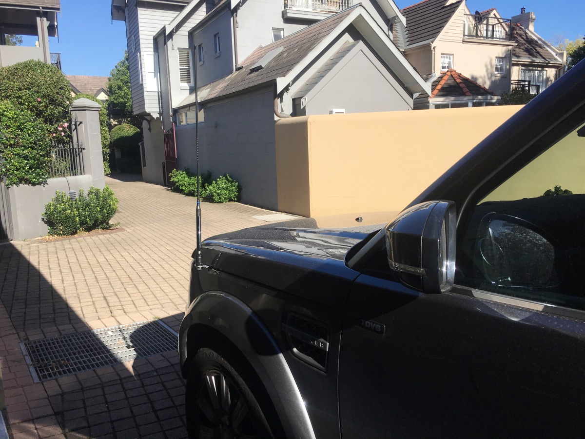 Discovery 4 2015 GME AE4018K1 UHF Antenna Creative Installations