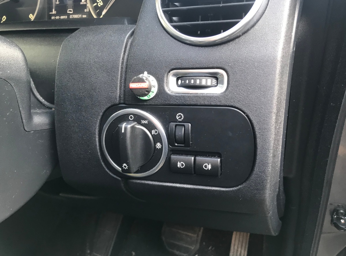 Discovery 4 2014 REDARC Electric Brake Controller Creative Installations