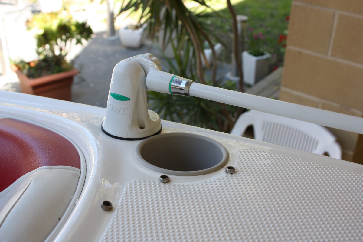 Maxum 1800 SR3 2006 GME AE346V VHF Marine Antenna Creative Installations