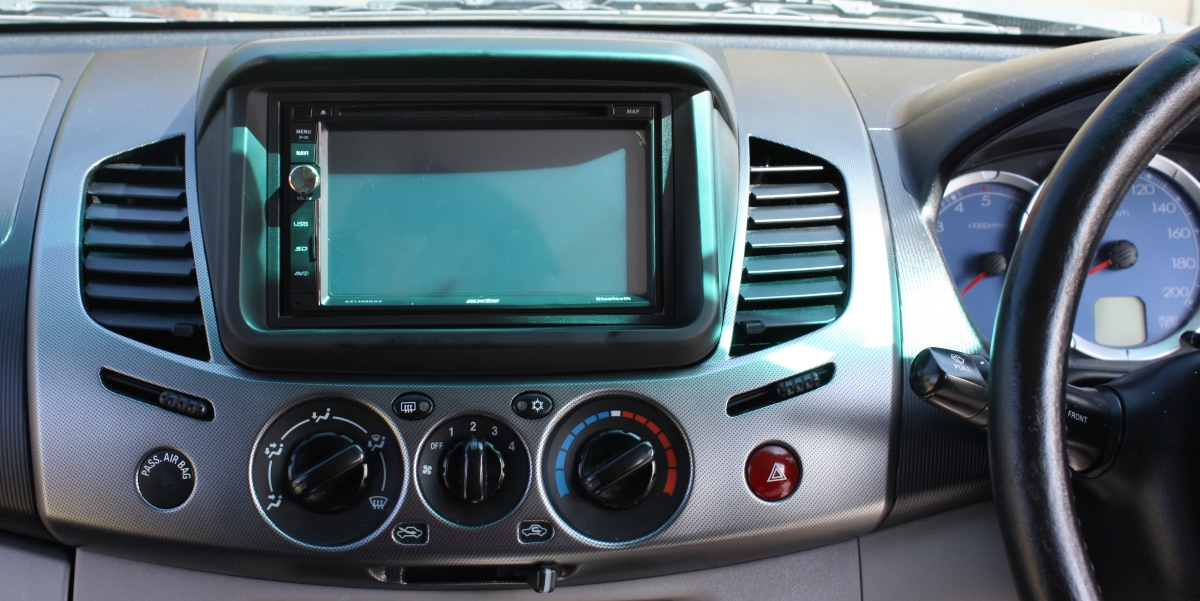 Triton 2009 Axis 1408NAV Sat Nav Creative Installations