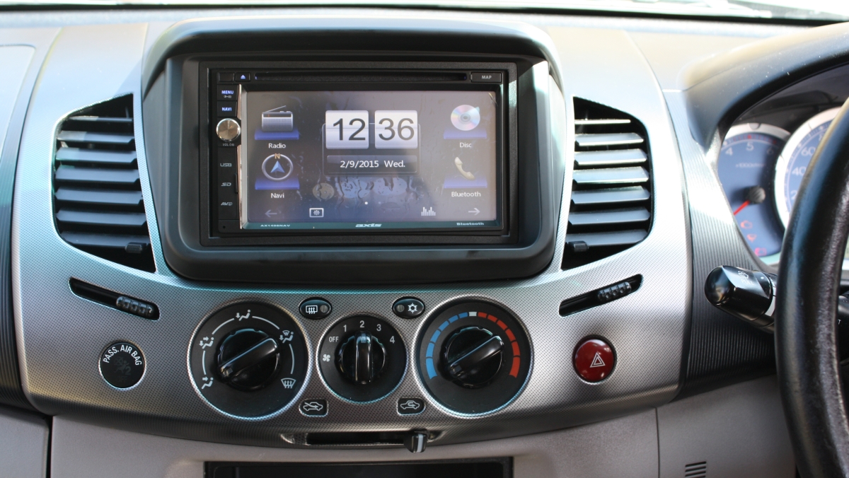 Triton 2009 Axis 1408NAV Sat Nav Creative Installations