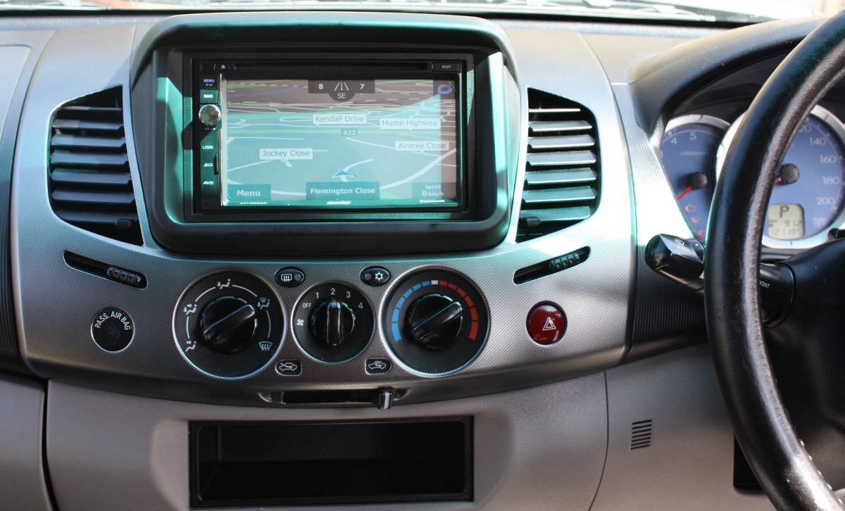 Triton 2009 Axis 1408NAV Sat Nav Creative Installations