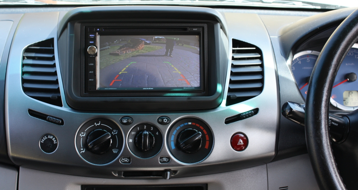 Triton 2009 Axis 1408NAV Sat Nav Creative Installations