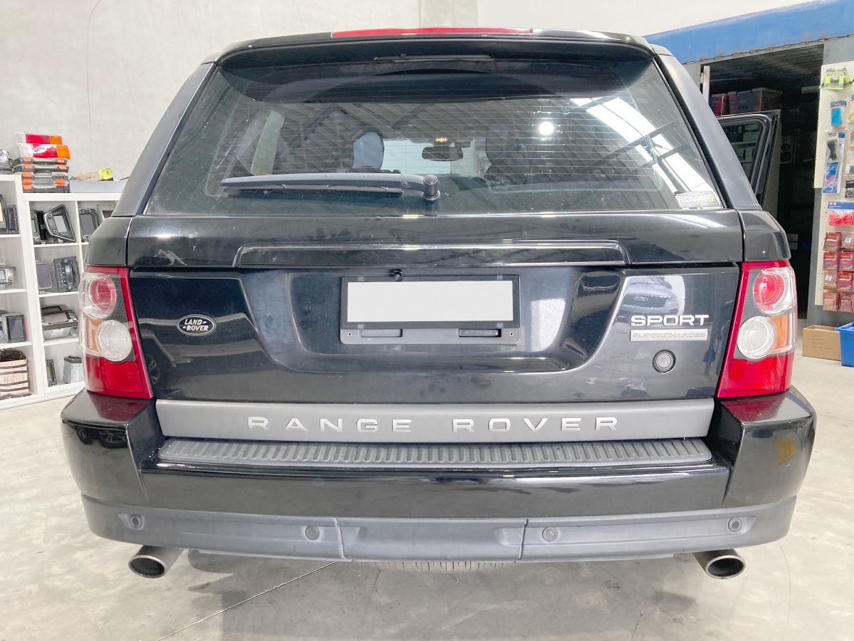 Range Rover 2006 Reverse Camera Creative Installations