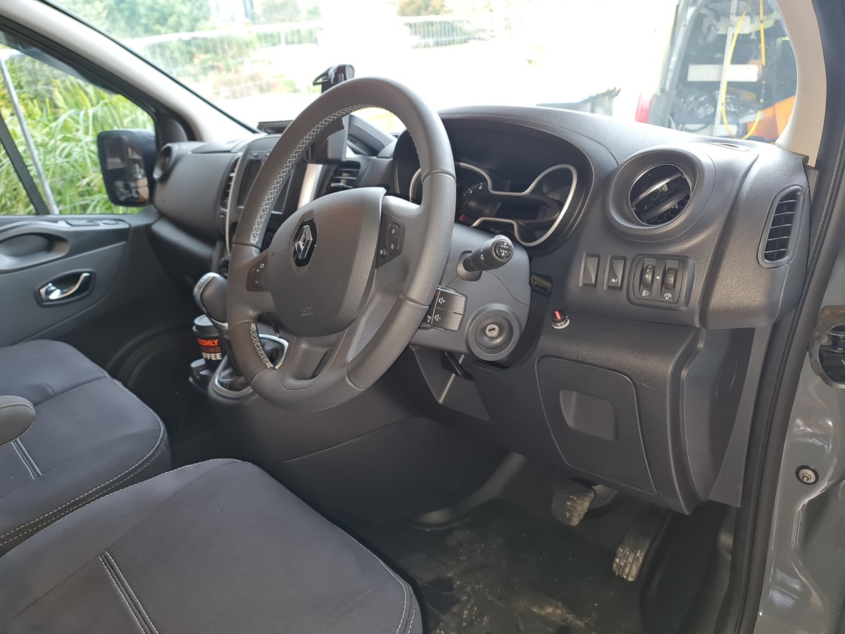 Trafic 2022 REDARC Electric Brake Controller Creative Installations