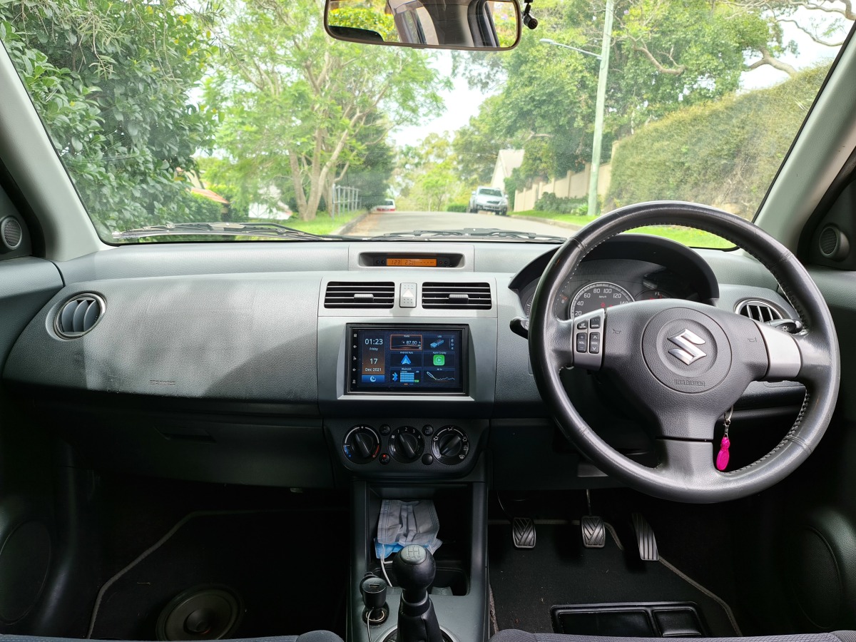 Swift 2007 Mongoose Q7CA Head Unit Creative Installations