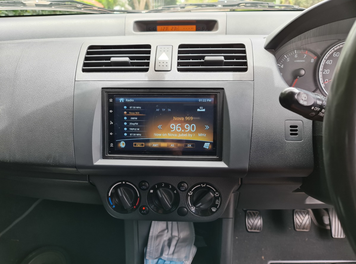 Swift 2007 Mongoose Q7CA Head Unit Creative Installations