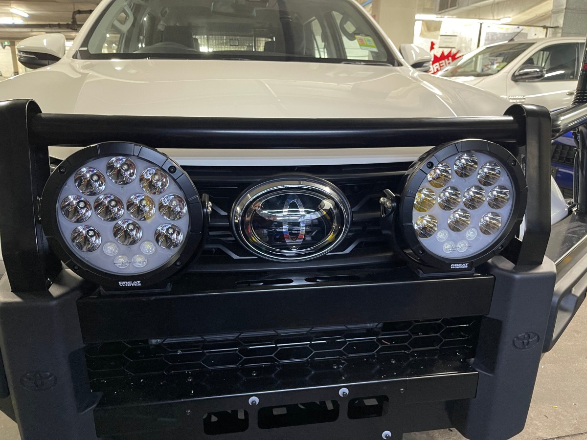 Fortuner 2021 Great Whites Attack 220 LED Driving Lights Creative Installations