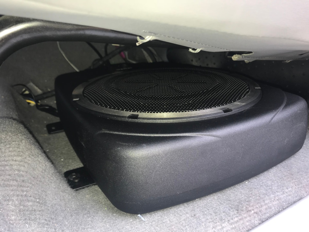 Toyota shop hilux subwoofer