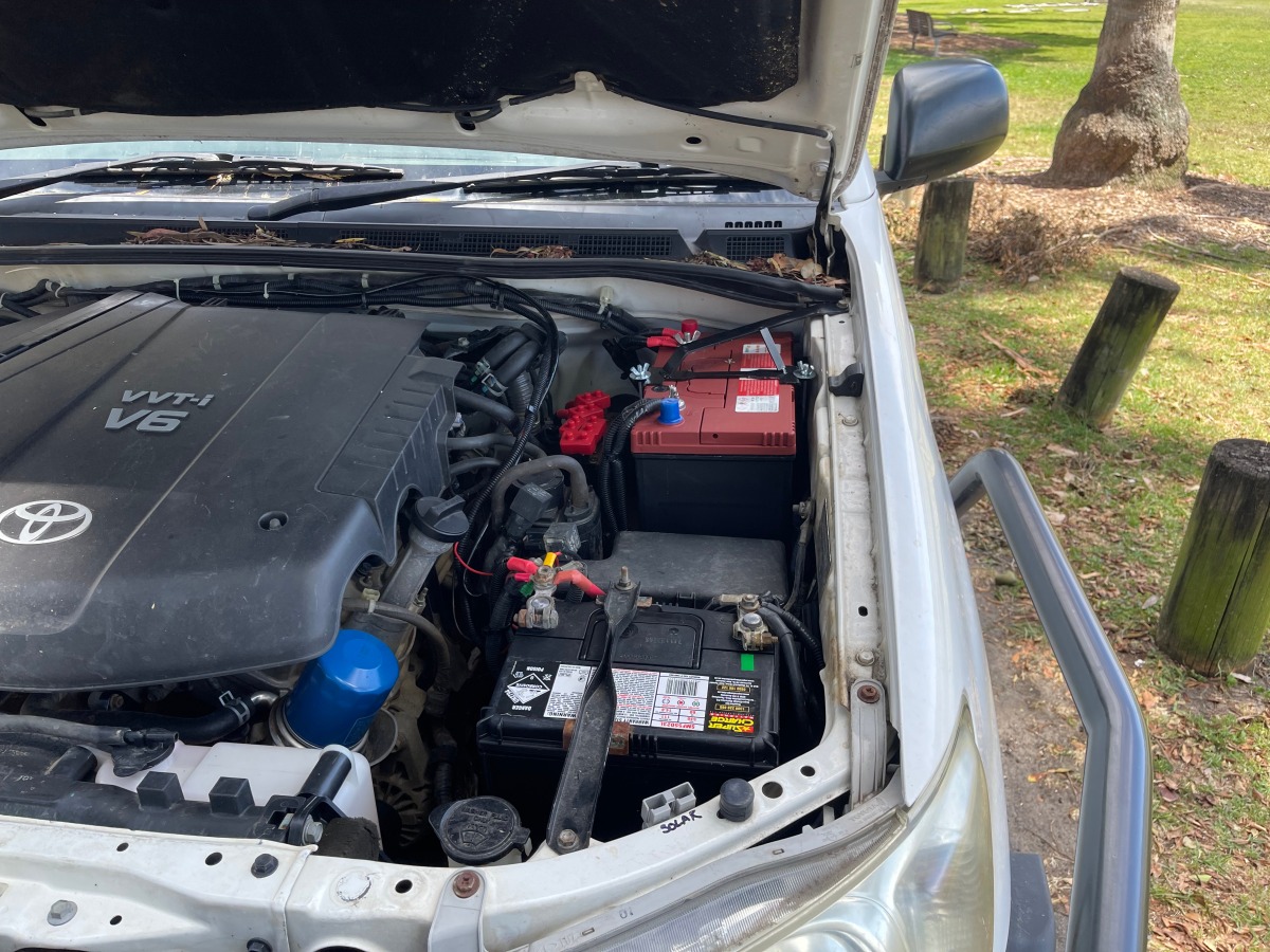 HiLux 2009 REDARC BCDC1225D Dual Battery System Creative Installations