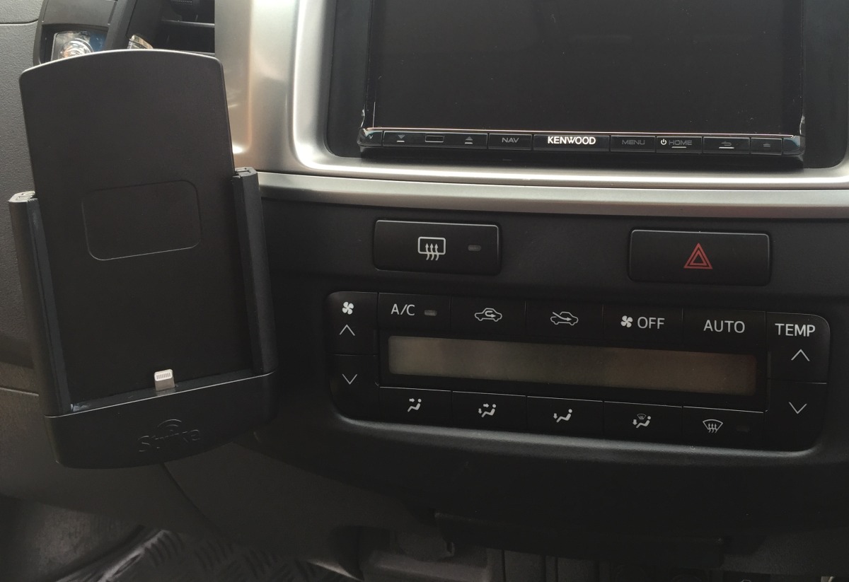 HiLux 2013 iPhone 6 Plus Car Holder Creative Installations