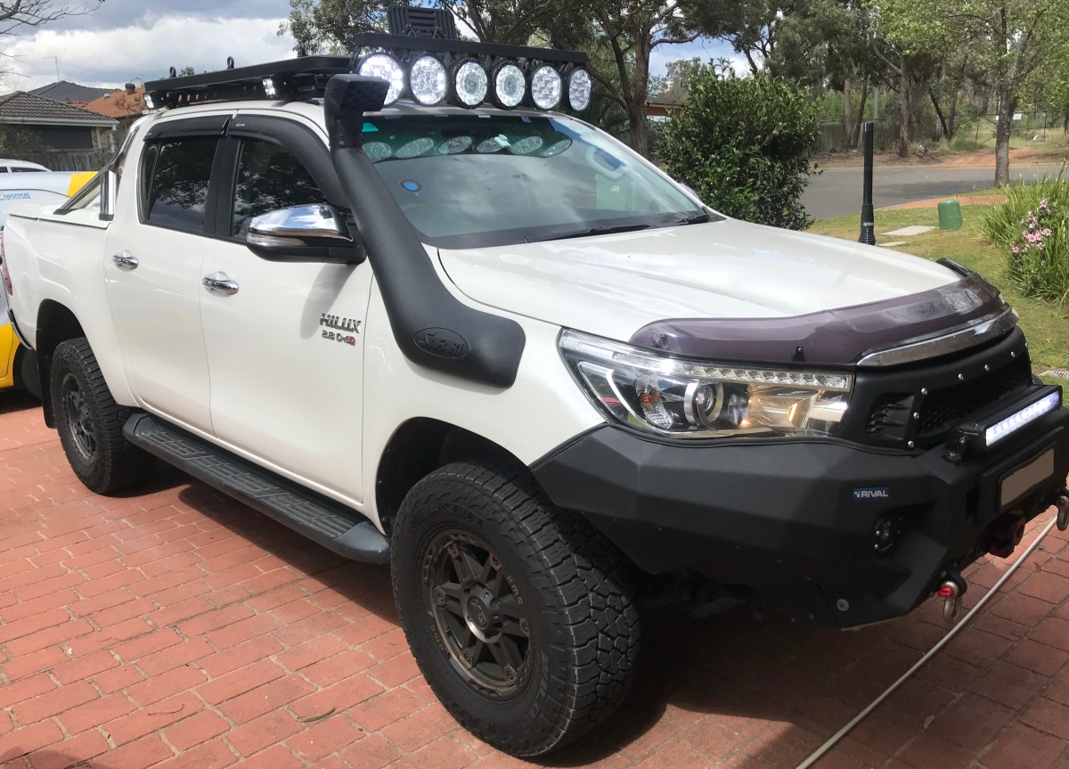 HiLux 2016 Adventure Kings 20" Slim Line LED Light Bars Creative Installations