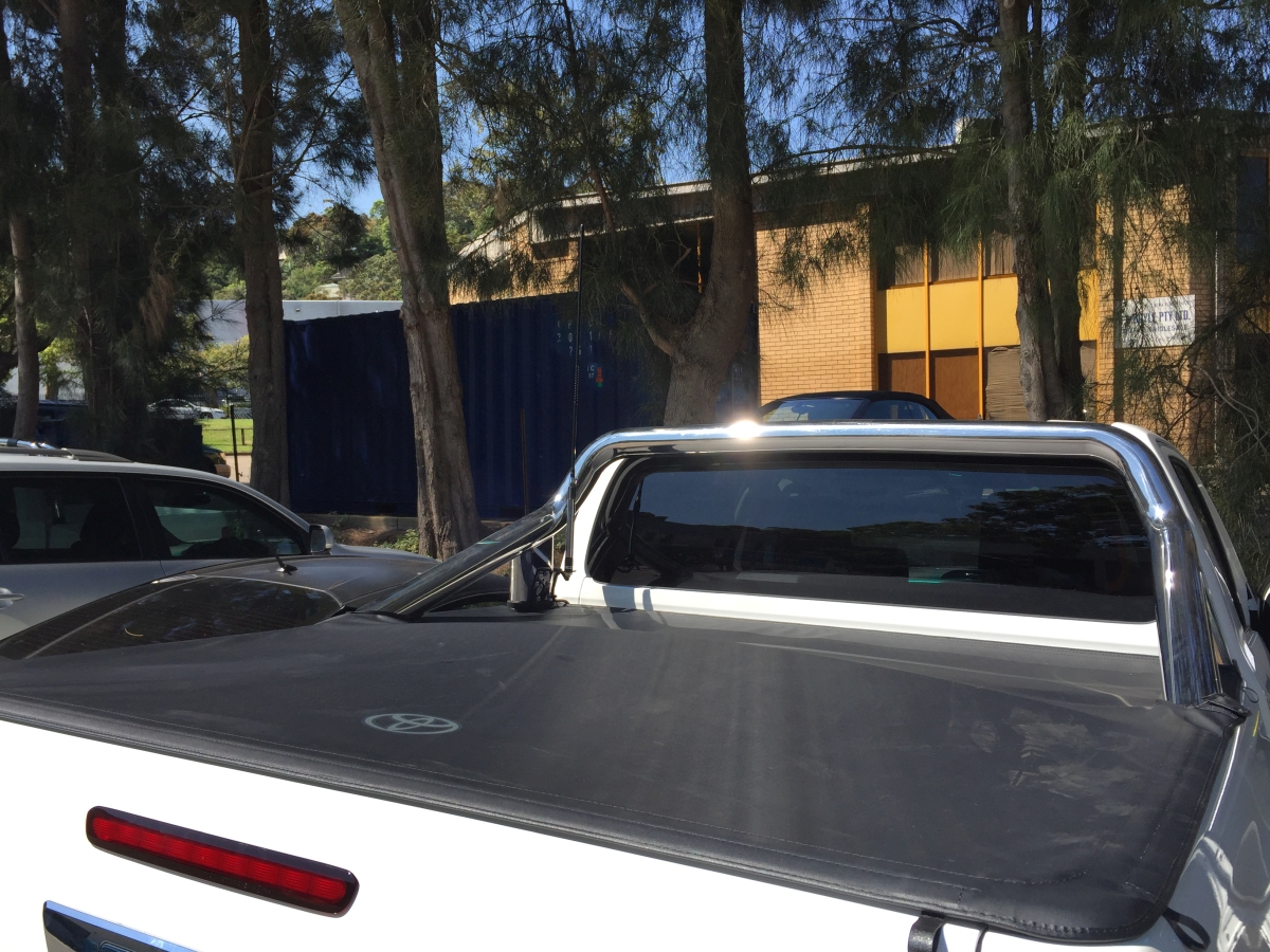 HiLux 2016 GME AE4018K1 UHF Antenna on Alloy Sports Bar Creative