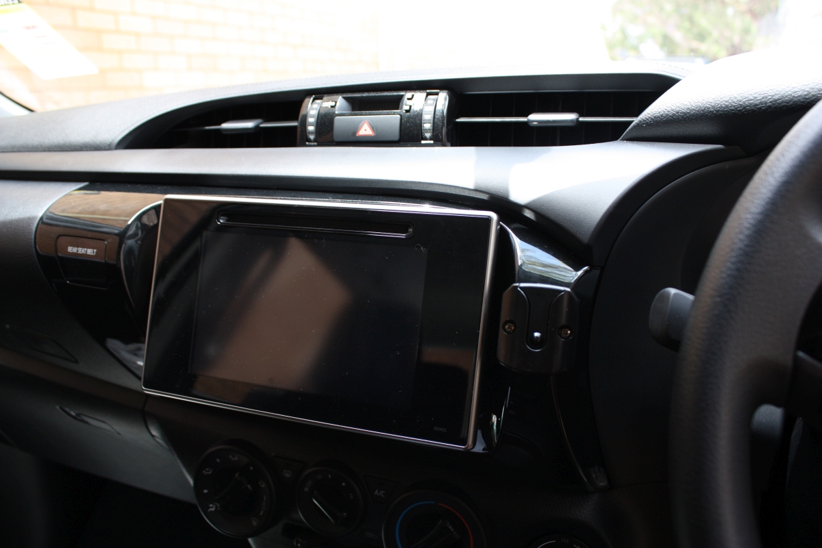 HiLux 2016 Uniden UH8060S UHF CB Radio Creative Installations