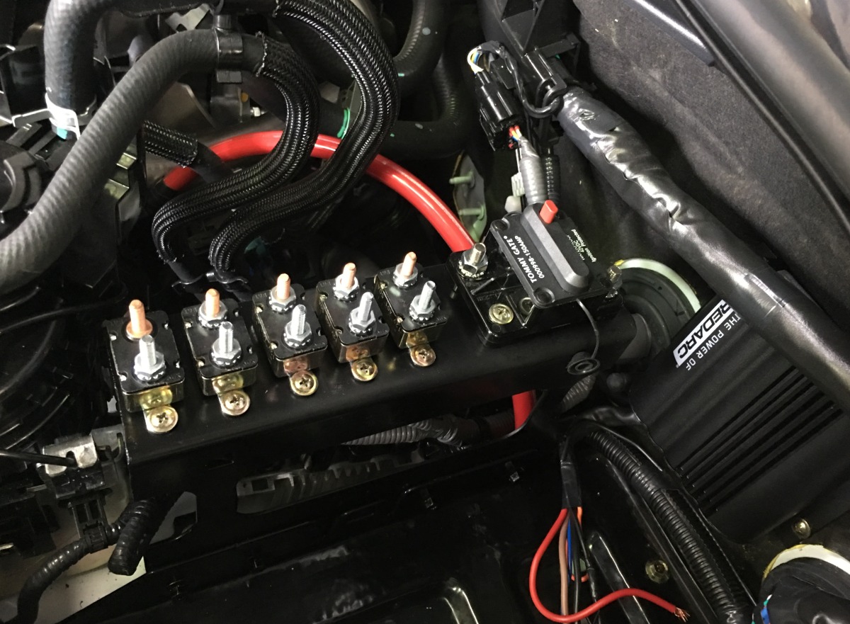 HiLux 2017 REDARC BCDC1220 Dual Battery System Creative Installations