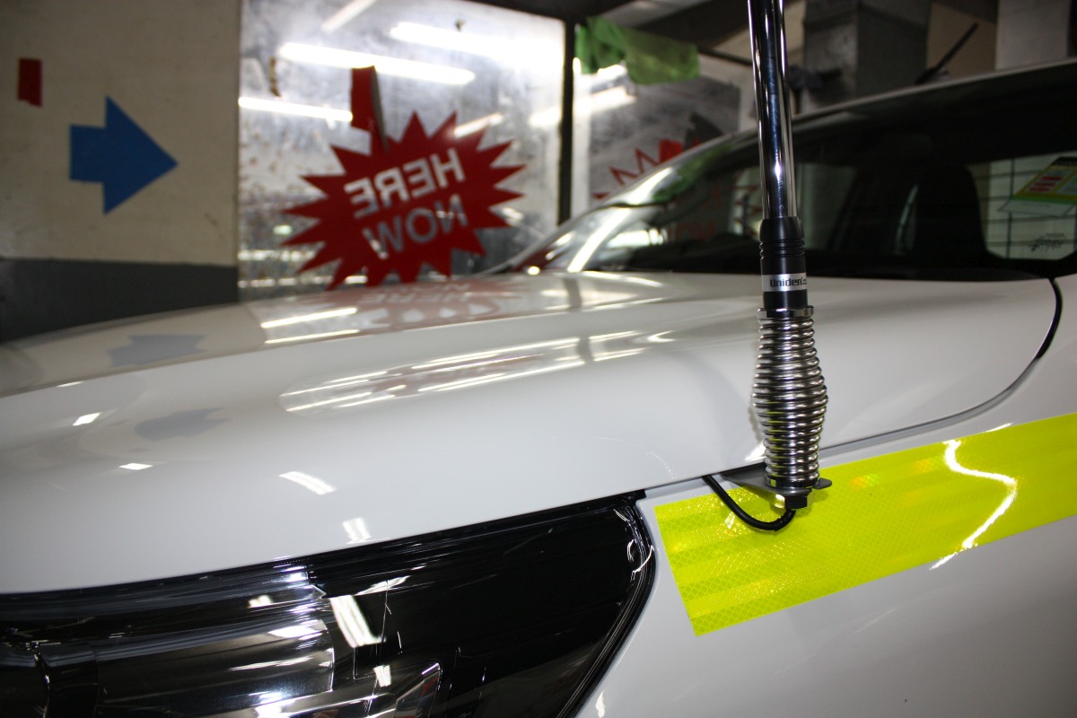 HiLux 2017 Uniden AT880 UHF Antenna Creative Installations