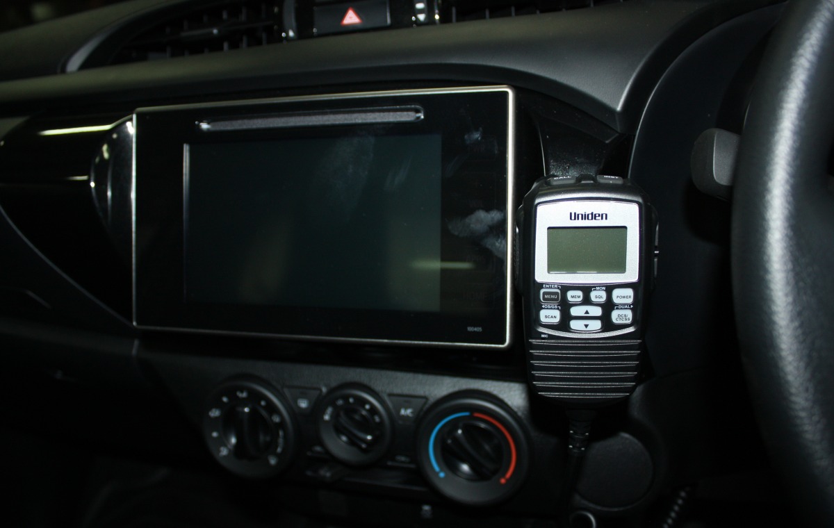 HiLux 2017 Uniden UH5060 UHF CB Radio Creative Installations