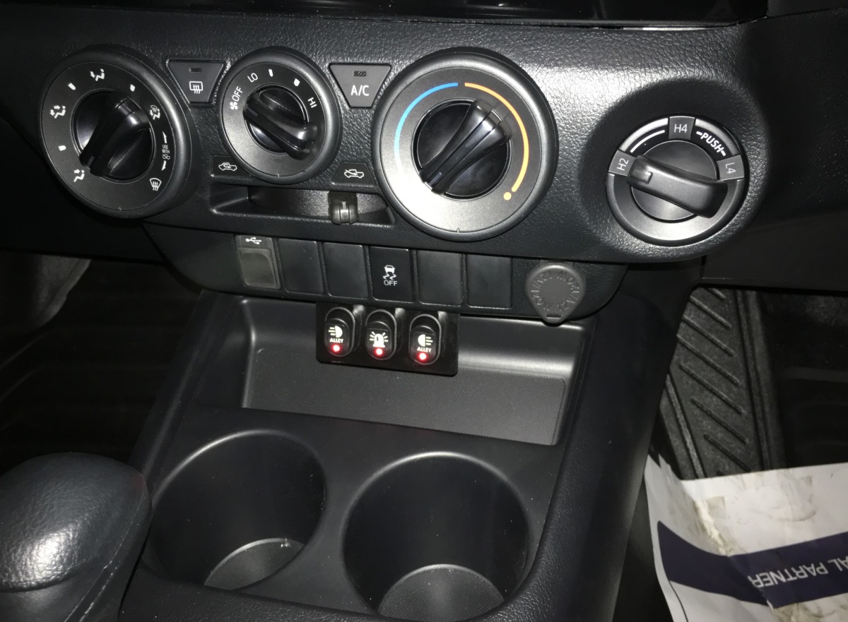 HiLux 2018 Emergency Warning Light Bar Creative Installations