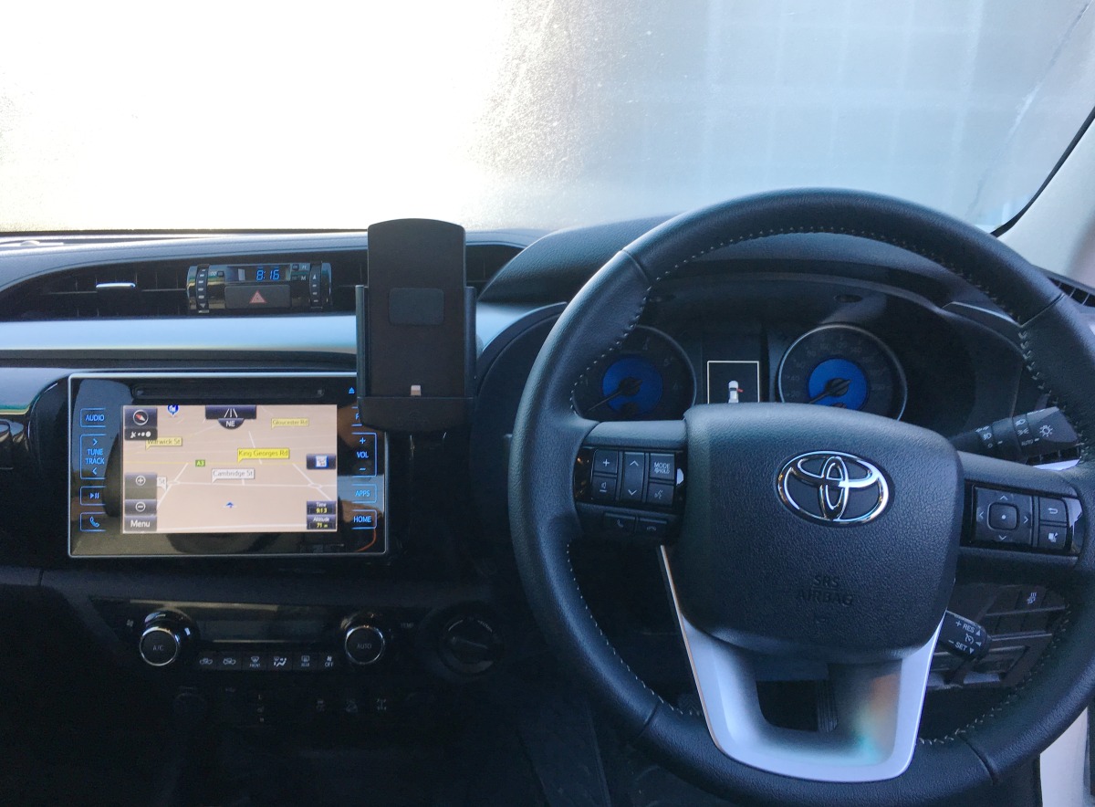 HiLux 2018 iPhone X Car Holder Creative Installations