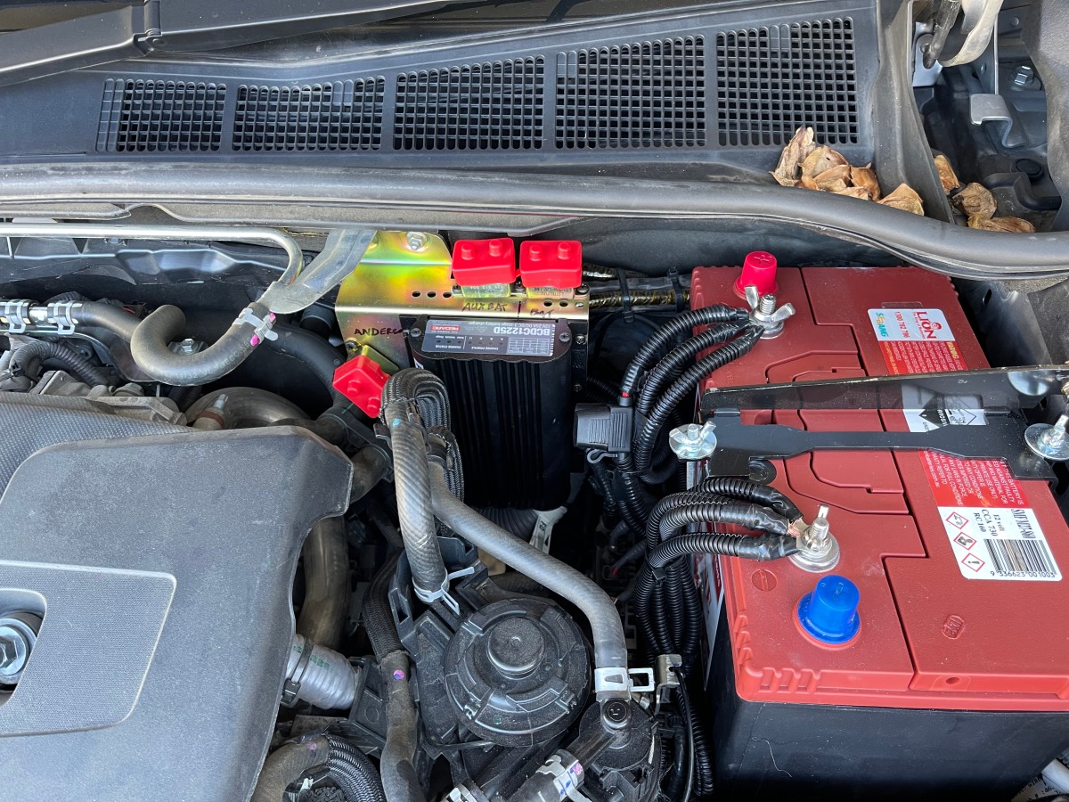 HiLux 2019 REDARC BCDC1225D Dual Battery System Creative Installations