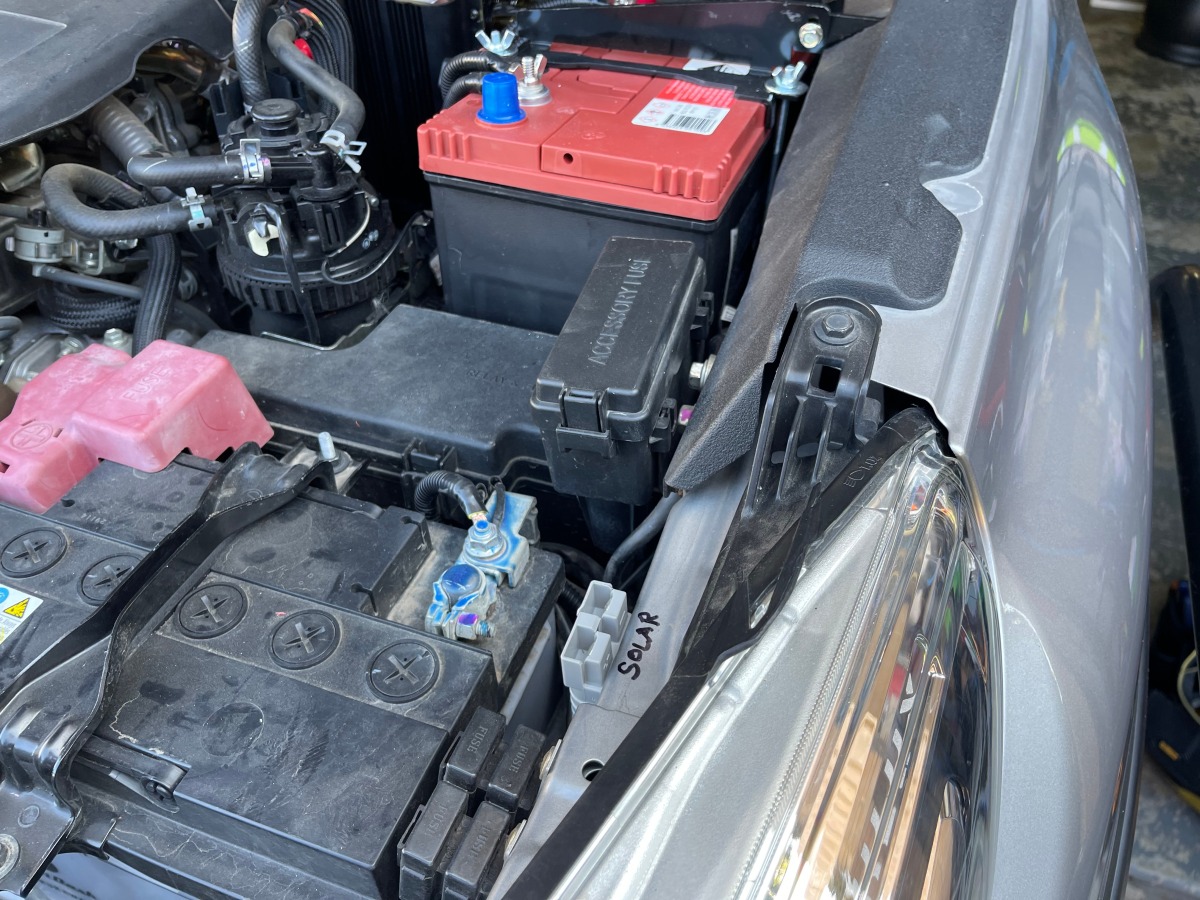 HiLux 2019 REDARC BCDC1225D Dual Battery System Creative Installations