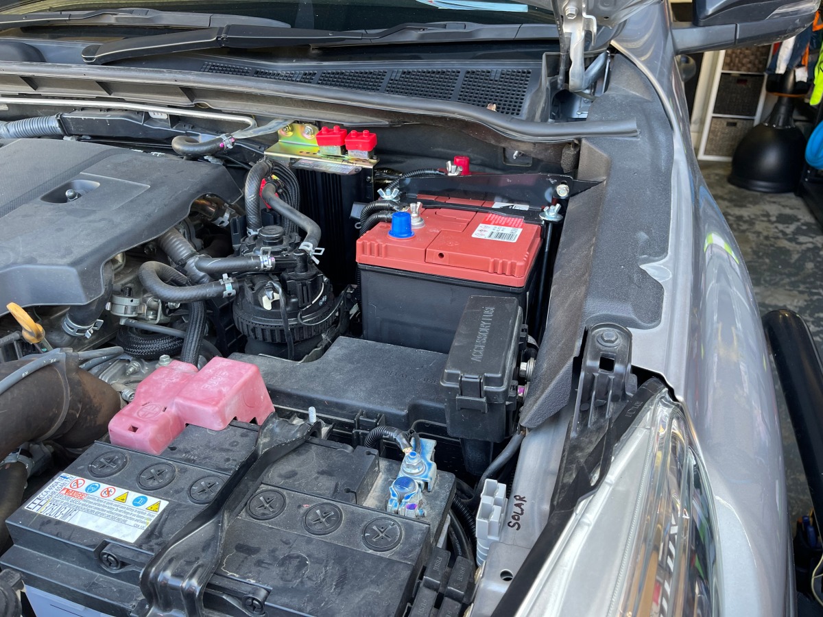 HiLux 2019 REDARC BCDC1225D Dual Battery System Creative Installations