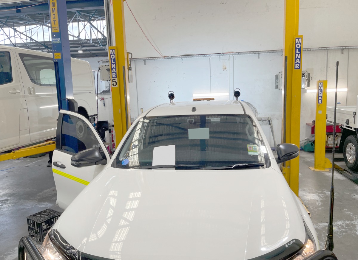 HiLux 2021 GME AE4018BK1 UHF Antenna Creative Installations