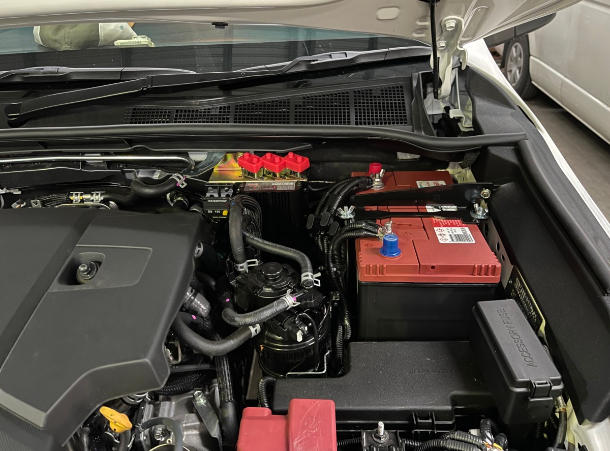 HiLux 2022 REDARC BCDC1225D Dual Battery System Creative Installations