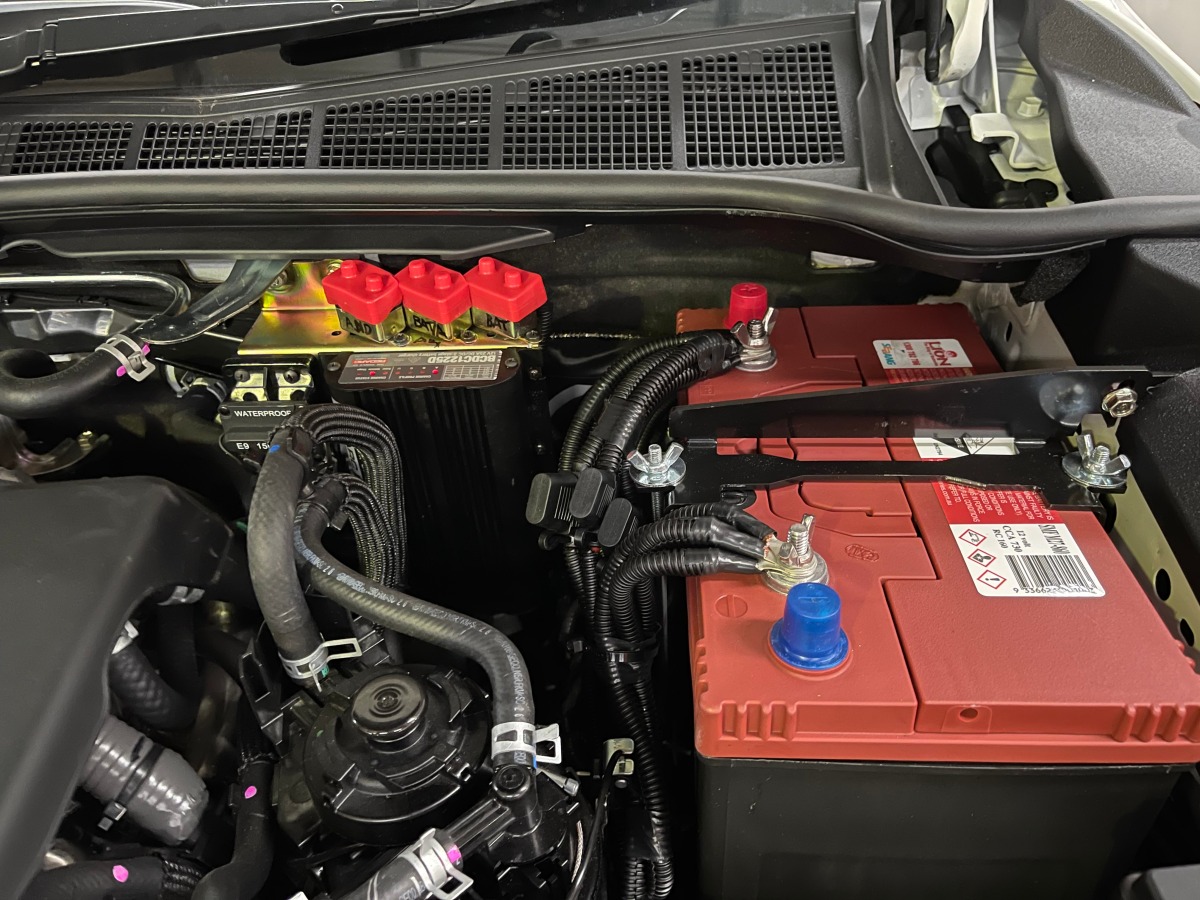HiLux 2022 REDARC BCDC1225D Dual Battery System Creative Installations