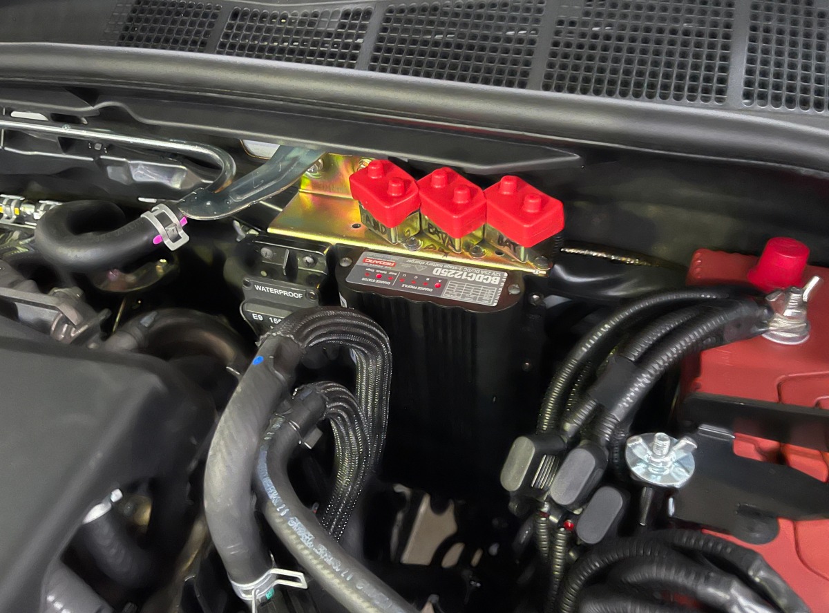 HiLux 2022 REDARC BCDC1225D Dual Battery System Creative Installations