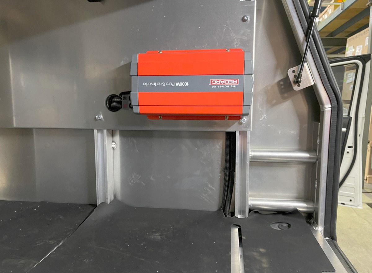 HiLux 2022 REDARC 1000W Pure Sine Wave Inverter | Creative Installations