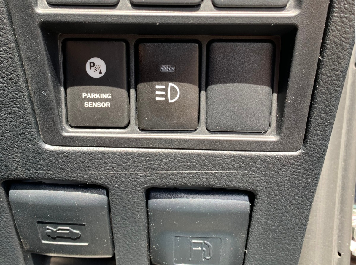 HiLux Rugged X 2018 Front Parking Sensors Creative Installations