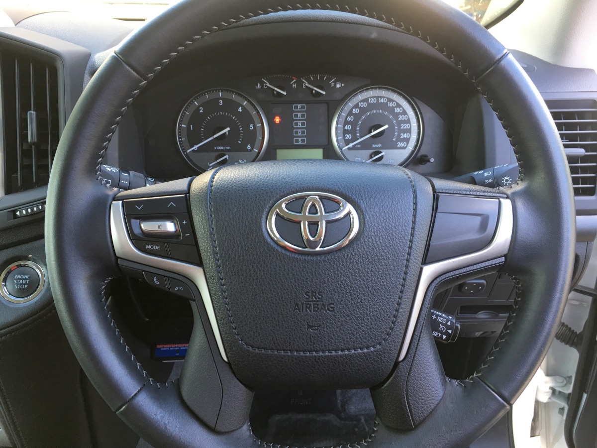 LandCruiser 200 GXL 2016 Steering Wheel Controls Creative Installations