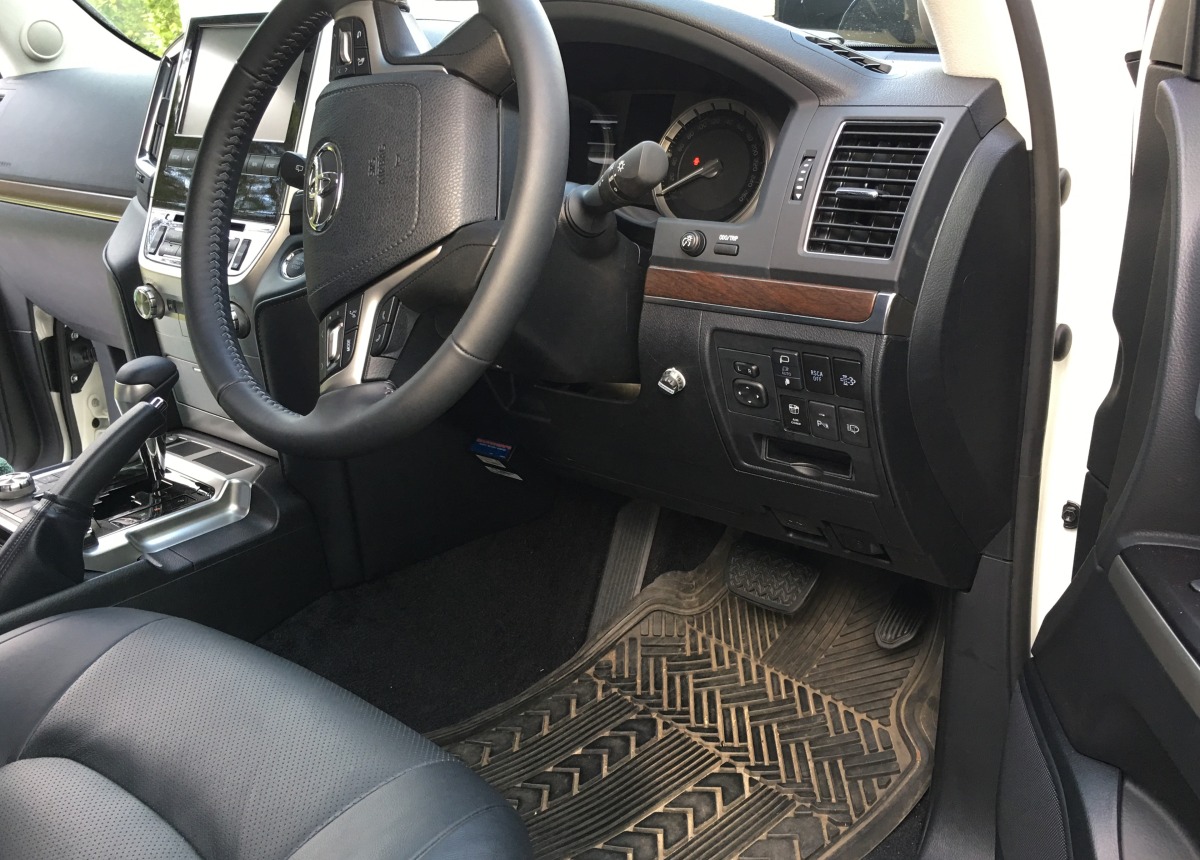 LandCruiser 2018 REDARC Electric Brake Controller Creative Installations