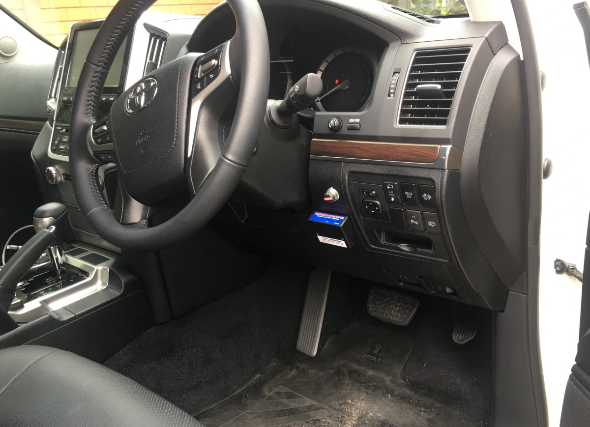 LandCruiser 2018 REDARC Electric Brake Controller Creative Installations