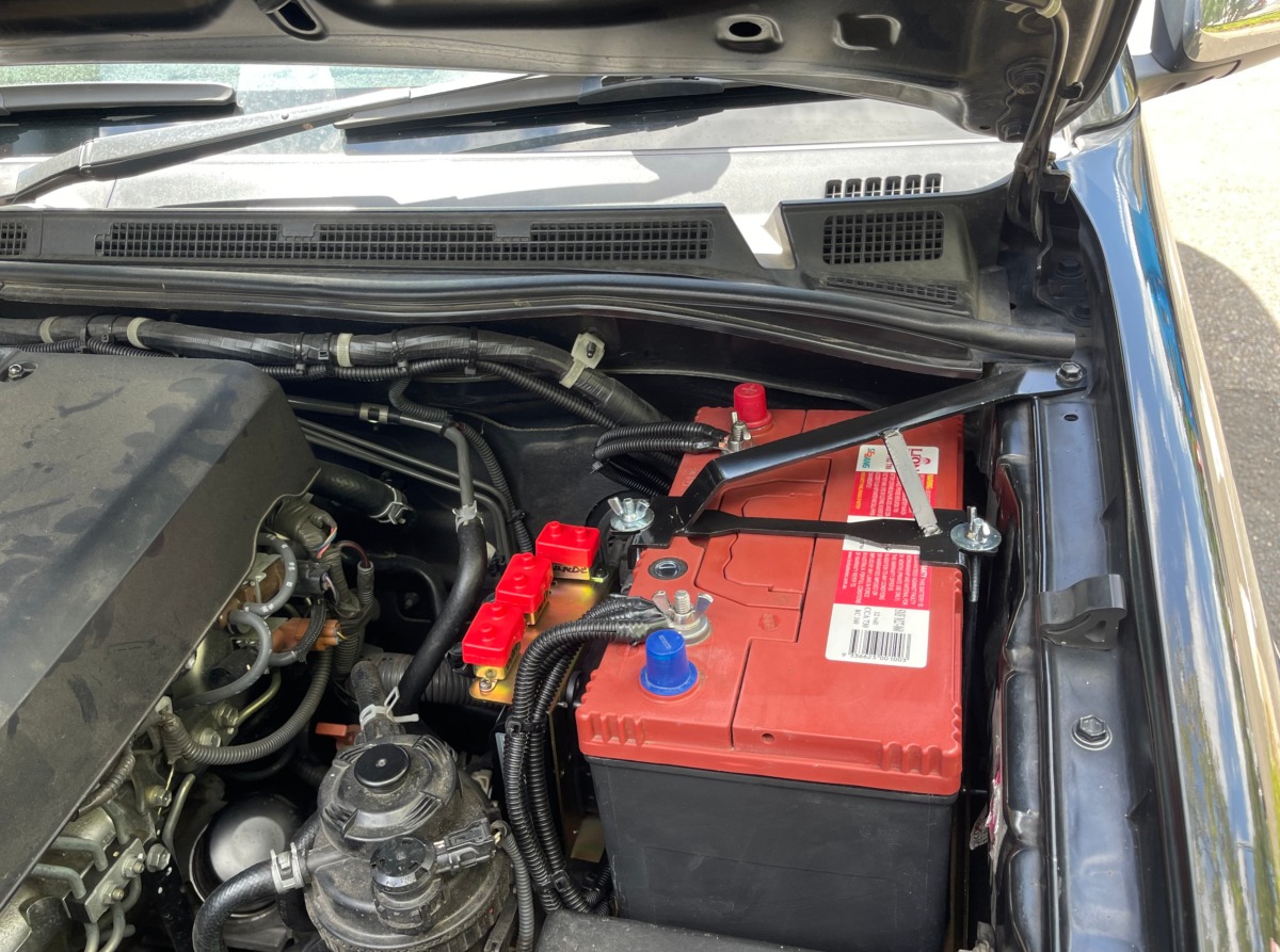 HiLux 2005 REDARC BCDC1220 Dual Battery System Creative Installations